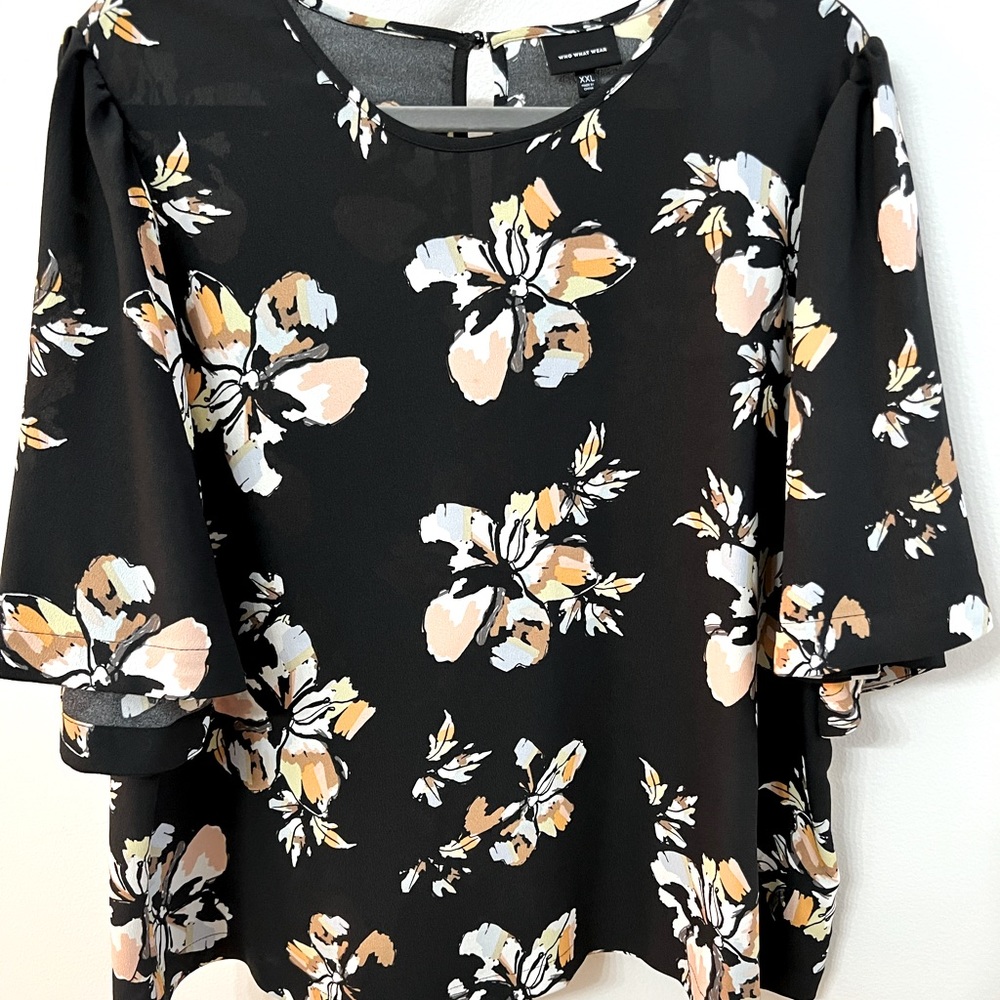 Who What Wear Black and Floral Top, Size XXL